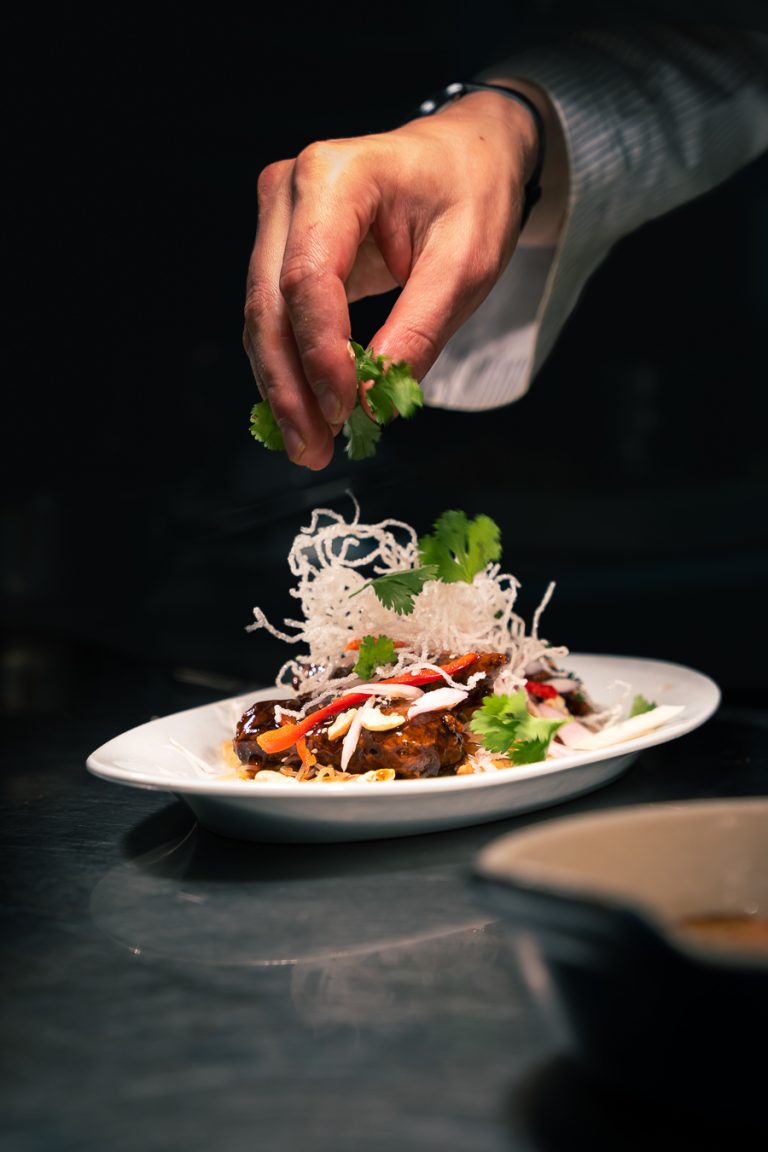 Restaurantbild von einem Restauranffotagrafen aufgenommen, welches einen Gourmet Teller zeigt. Das Gourmet Restaurant ist in Freiburg im Breisgau.