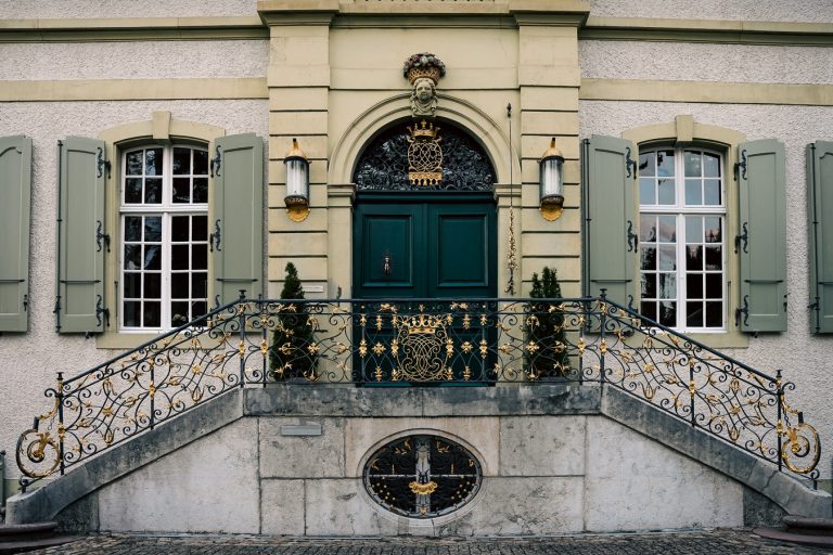 Hotelbild eines Eingangs zu einem luxus Hotel. Fotografiert von einem Hotelfotografen in Basel Schweiz.